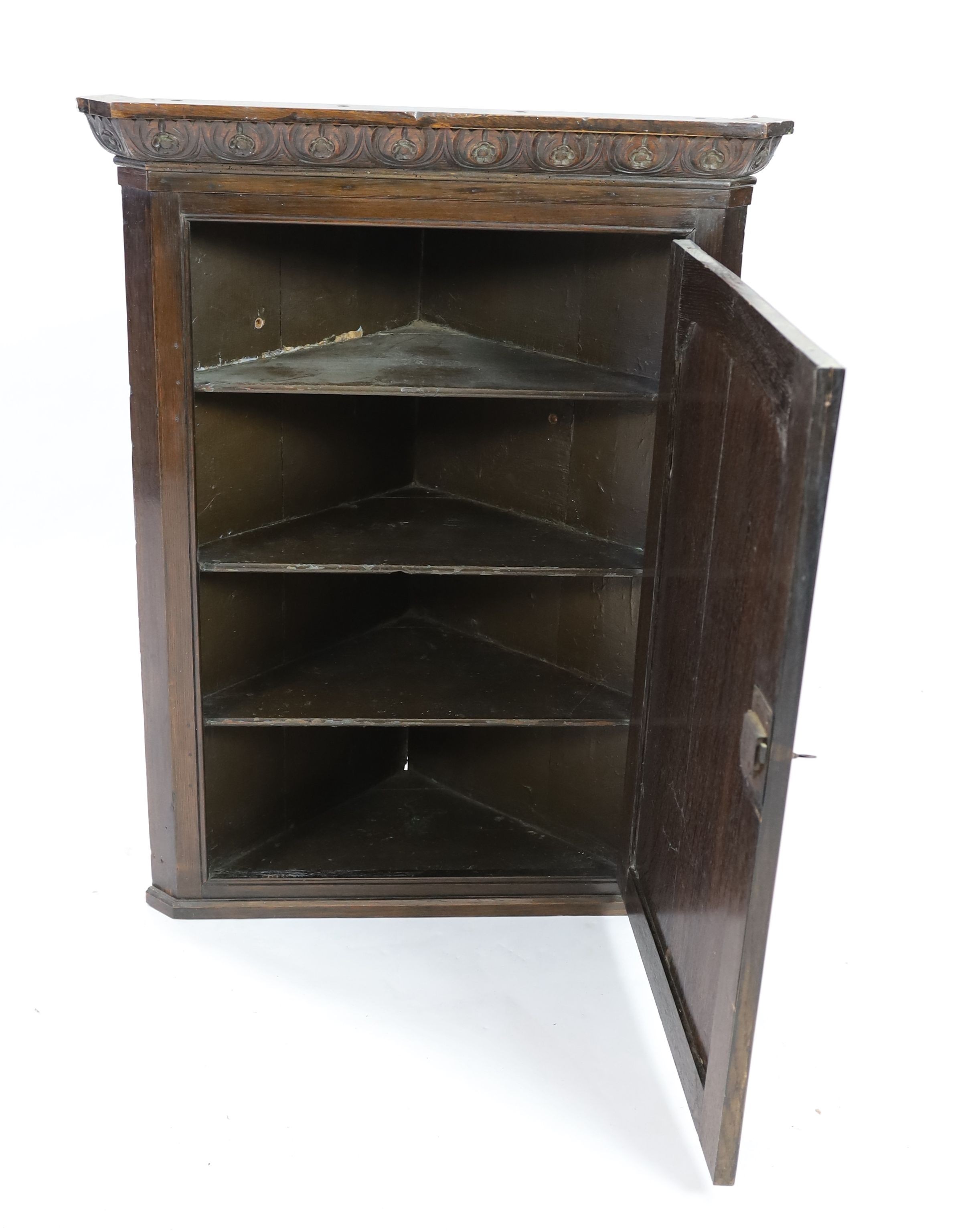 A George III oak hanging corner cupboard, width 75cm depth 43cm height 99cm